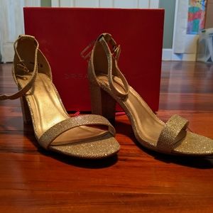 Dream Pairs Gold Glitter Chunk Heels Size 8 Preowned